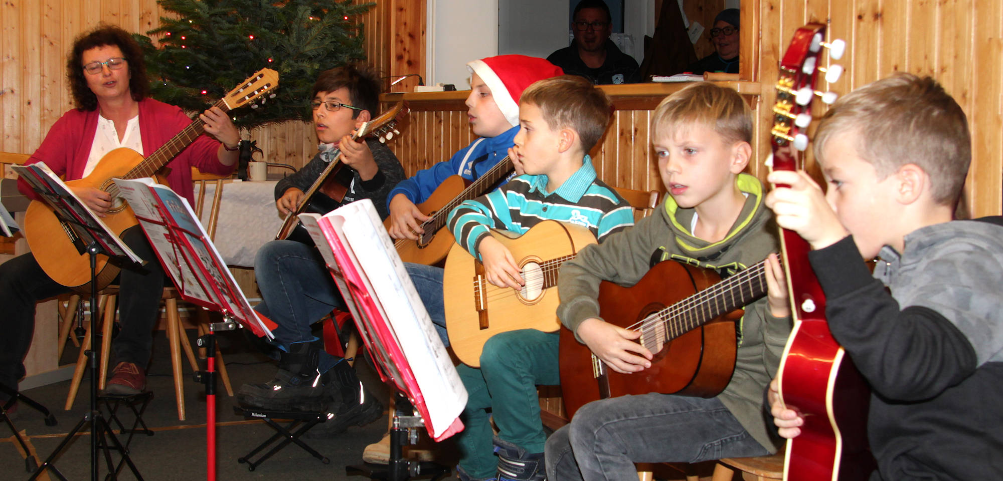 Musikschule Oberweser - Gitarrensch&uuml;ler beim Weihnachtsfest